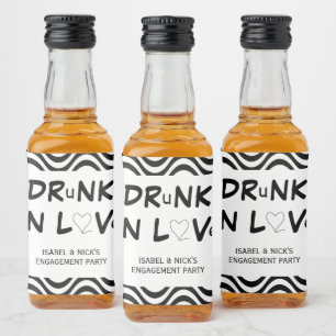Étiquettes Pour Bouteilles De Liqueur Drunin in Love Engagement Party Noir et Blanc