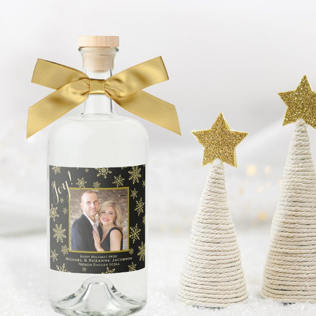 Étiquettes Pour Bouteilles De Liqueur Joie ! Gold & Black Holiday Photo Festive Snowflak (In Situ with Bow & Decor)