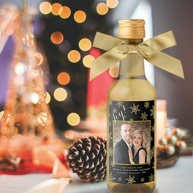 Étiquettes Pour Bouteilles De Vin Black & Gold Snowflake Joie Photo Holiday Mini (In Situ with Bow)