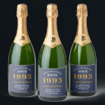 Étiquettes Pour Bouteilles De Vin Mousseux 30th Birthday Born 1993 Ajouter Nom Blue Gold<br><div class="desc">Anniversaire personnalisé ajoutez votre nom et étiquette de vin mousseux année. Modifiez le nom et l'année avec le modèle fourni. Un magnifique accessoire de fête d'anniversaire bleu personnalisé. Plus de cadeaux et de fournitures de fête disponibles avec le design "de normes de fixation" dans le magasin.</div>