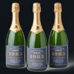 Étiquettes Pour Bouteilles De Vin Mousseux 40th Birthday Born 1983 Ajouter Nom Blue Gold<br><div class="desc">Anniversaire personnalisé ajoutez votre nom et étiquette de vin mousseux année. Modifiez le nom et l'année avec le modèle fourni. Un magnifique accessoire de fête d'anniversaire bleu personnalisé. Plus de cadeaux et de fournitures de fête disponibles avec le design "de normes de fixation" dans le magasin.</div>