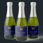 Étiquettes Pour Bouteilles De Vin Mousseux Anniversaire Favore Monogramme Chic Marine Bleu Mi<br><div class="desc">Les Faveurs Anniversaires mariages Peuvent Être Utilisées Pour N'Importe Quel Anniversaire Mariage, Script Classique Et Monogramme Initial, Noms Personnalisés, Élégant Étiquette À Vin Mini Étincelant Bleu Marine, Blanc Et Or. Cliquez sur personnaliser ce modèle pour le customiser avec l'initiale de nom de famille monogramme, les deux noms, le nombre d'années...</div>