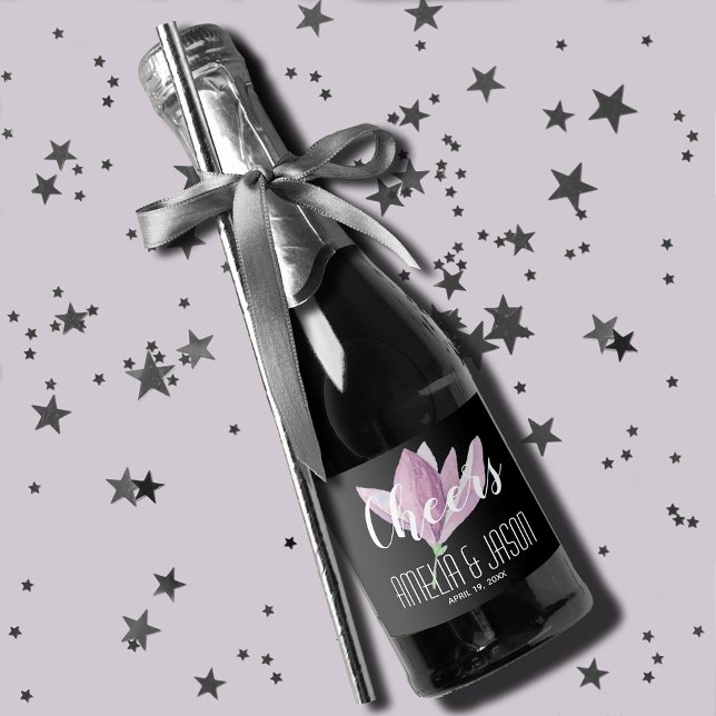 Étiquettes Pour Bouteilles De Vin Mousseux Aquarelle violet Magnolias Mariage Mini (Watercolor greenery wedding mini champagne labels for favors or to serve to guests)