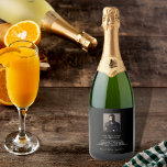 Étiquettes Pour Bouteilles De Vin Mousseux Birthday custom photo fun facts bio black guys man<br><div class="desc">Can be used on front on a bottle, but is ment for the back. Pour un jour de fête pour un homme. Personalize and add your own photo of the jubilant. Add your text, fun facts, biographiy about the birthday guy, and add your names. A classic black background and white...</div>