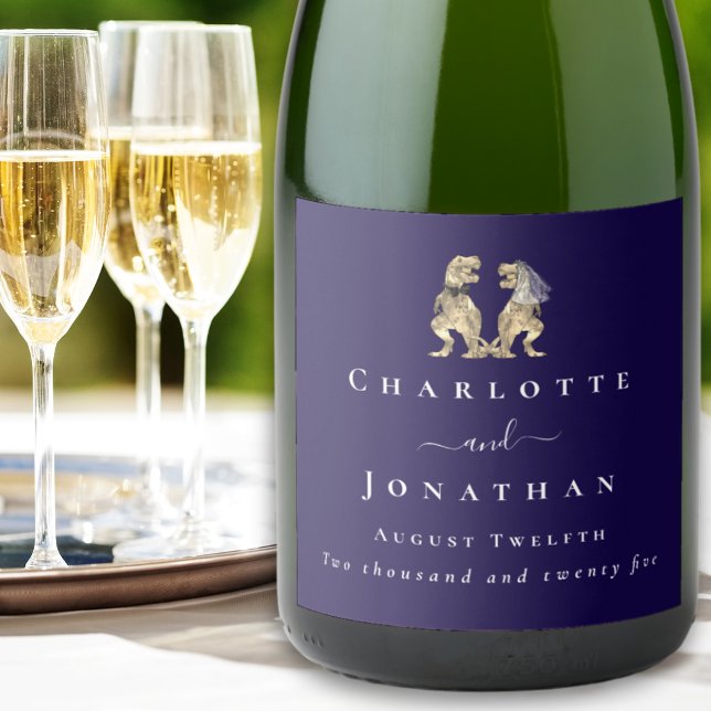 Étiquettes Pour Bouteilles De Vin Mousseux Dinosaur Dinosaur Mariage Marine bleu & blanc Pers (Dinosaur wedding funny T-Rex bride & groom elegant Modern script custom navy blue & white wine label)