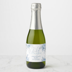 Étiquettes Pour Bouteilles De Vin Mousseux Dusty Blue Floral Baby dans le Baby shower de fleu