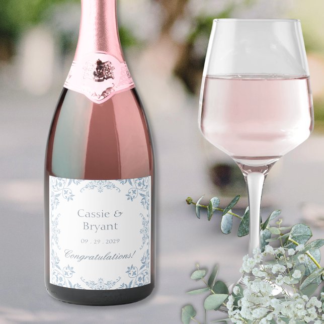 Étiquettes Pour Bouteilles De Vin Mousseux Elégant Champagne Mariage élégant Bleu & Blanc (elegant blue and white labels for champage bottles with bride and groom name date and congratulation)