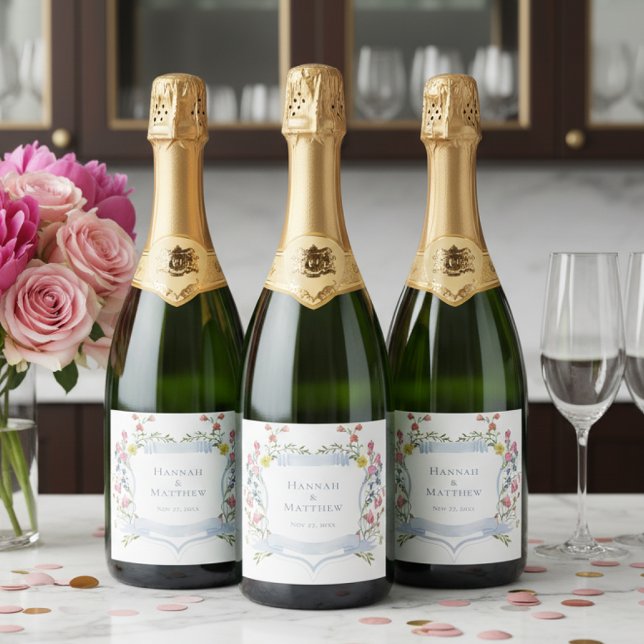 Étiquettes Pour Bouteilles De Vin Mousseux Elegant Dusty Blue Pastel Wildflower Crest Wedding (Créateur téléchargé)