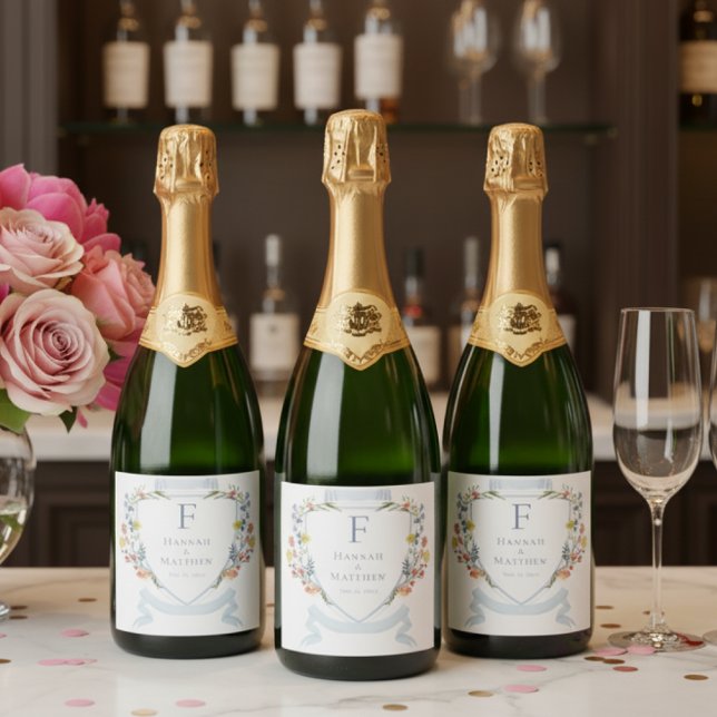 Étiquettes Pour Bouteilles De Vin Mousseux Elegant Dusty Blue Pastel Wildflower Crest Wedding (Créateur téléchargé)