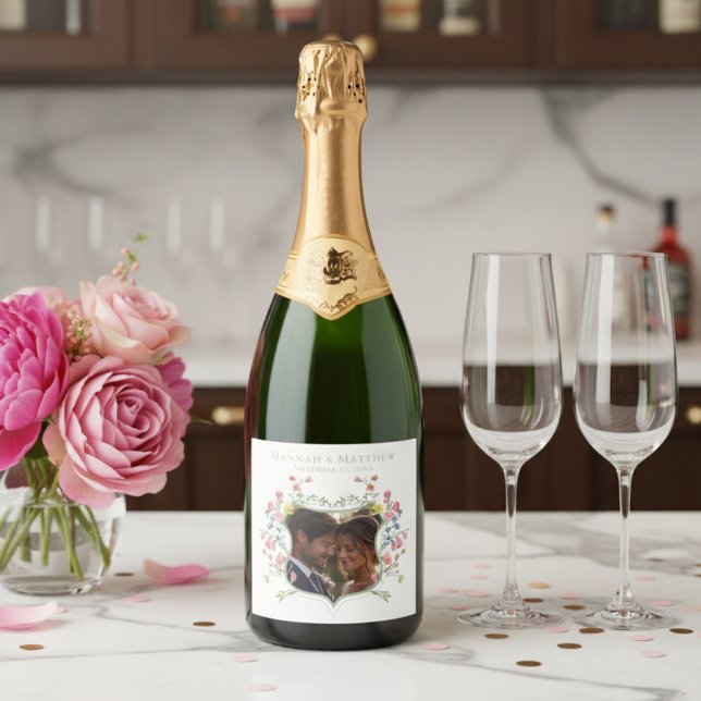 Étiquettes Pour Bouteilles De Vin Mousseux Elegant Sage Pastel Wildflower Crest Photo Wedding (Créateur téléchargé)