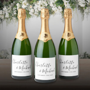 Étiquettes Pour Bouteilles De Vin Mousseux Élégant Script Signature Mariage noir et blanc