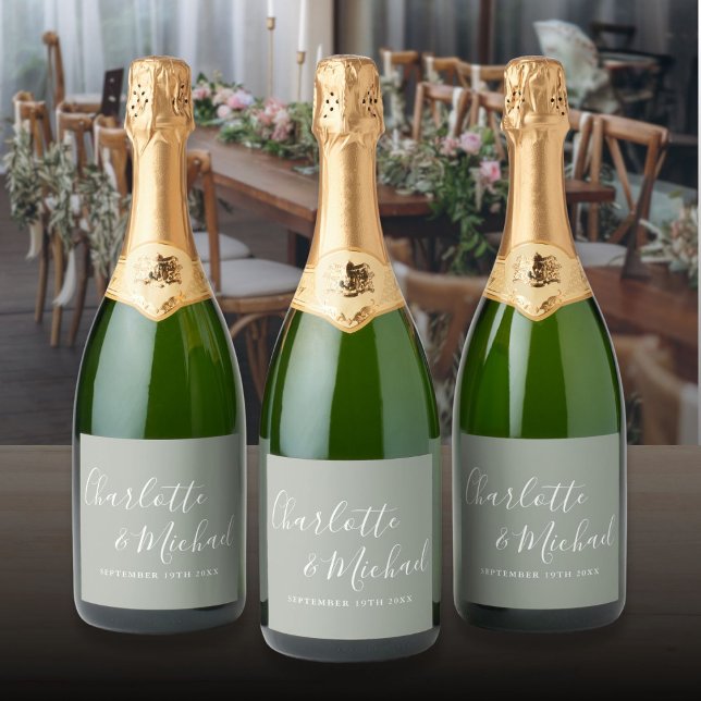 Étiquettes Pour Bouteilles De Vin Mousseux Élégant signature Script Sage Mariage vert (Elegant Signature Script Sage Green Wedding Sparkling Wine Label)