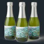 Étiquettes Pour Bouteilles De Vin Mousseux Elégant Vibrant Turquoise Peacock Feather Wedding<br><div class="desc">Dites merci à vos invités mariages : Voici votre étiquette de vin mousseux mini offert sur mesure avec vos détails personnalisés et décoré avec un magnifique ornement de plumes de paon aux couleurs vives. Un design original disponible exclusivement chez ©GardenEden online store.</div>