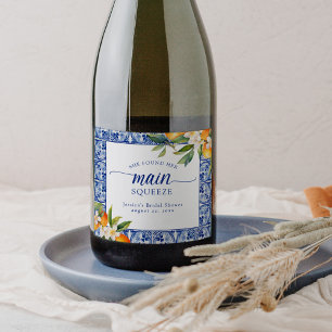 Étiquettes Pour Bouteilles De Vin Mousseux Elle a trouvé ses oranges pour la fête de mariage