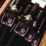 Étiquettes Pour Bouteilles De Vin Mousseux Glam Pink Black Fashion 70th Birthday Party<br><div class="desc">Glamour français d'inspiration couture,  rose et noir "70" 70e anniversaire design avec un gâteau boîte casquette,  stilettos roses et un sac de maquillage parmi divers cadeaux d'anniversaire non ouverts et de luscious cupcakes. Parfait pour célébrer des anniversaires. Age est créé dans une police de parties scintillant rose immuable</div>