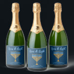 Étiquettes Pour Bouteilles De Vin Mousseux Hanoukka Love & Light Custom Menorah Blue Party<br><div class="desc">Cute custom Love and Light Hanoukka bouteille de champagne étiquette pour une famille juive ou un parti Chanukah avec une synagogue. Personnalisez avec votre propre nom de famille ou informations de groupe en bleu sous la jolie menorah or à donner comme cadeaux.</div>