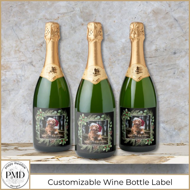 Étiquettes Pour Bouteilles De Vin Mousseux Happy Holidays Pet Photo Wreath  (Happy Holidays Pet Photo Wreath Botanical Sparkling Wine Bottle Label with Name, Year, Photo.)