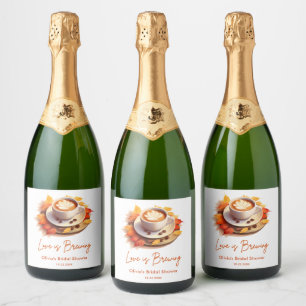 Étiquettes Pour Bouteilles De Vin Mousseux L'amour d'automne est en train de préparer un café