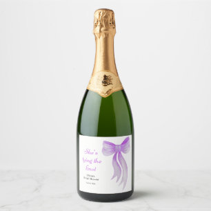 Étiquettes Pour Bouteilles De Vin Mousseux Lavande: Elle Noue le Nœud Cérémonie de Fiançaille