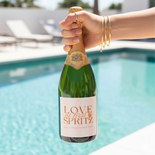Étiquettes Pour Bouteilles De Vin Mousseux Love at First Spritz Bachelorette (Love at First Spritz Bachelorette Sparkling Wine Label)