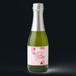 Étiquettes Pour Bouteilles De Vin Mousseux Lucky in Love, Fête des mariées, Lucky,<br><div class="desc">Lucky in Love,  Fête des mariées,  Lucky,  Rose,  Las Vegas thème,  casino,  Rose et rouge,  Mariée à être,  Brunch nuptiale, </div>