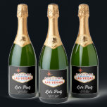 Étiquettes Pour Bouteilles De Vin Mousseux Mariage Las Vegas moderne<br><div class="desc">Étiquettes de bouteille mariage Las Vegas amusant et unique. Customisez vos noms et votre date. Entrez l'outil de conception Zazzle pour des personnalisations de conception supplémentaires.</div>