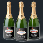 Étiquettes Pour Bouteilles De Vin Mousseux Mariage Las Vegas moderne<br><div class="desc">Étiquettes de bouteille mariage Las Vegas amusant et unique. Customisez vos noms et votre date. Entrez l'outil de conception Zazzle pour des personnalisations de conception supplémentaires.</div>