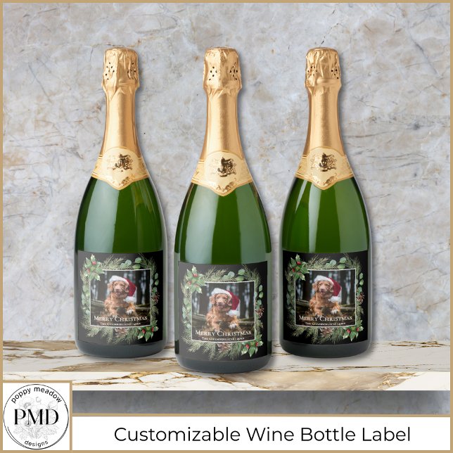 Étiquettes Pour Bouteilles De Vin Mousseux Merry Christmas Pet Photo Wreath Botanical (Merry Christmas Photo Wreath Botanical Sparkling Wine Bottle Label with Your Photo, Name, Year.)