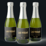 Étiquettes Pour Bouteilles De Vin Mousseux Mini Mariage noir et or Las Vegas<br><div class="desc">Étiquette de vin de Las Vegas Glam Mariage personnalisé Gold & Black Mini Sparkling. Customisez avec vos noms et votre date.</div>