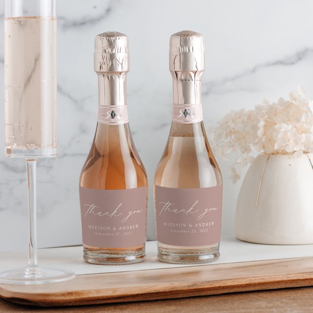 Étiquettes Pour Bouteilles De Vin Mousseux Modern Elegant Script Dusty Rose Wedding Thank You (Créateur téléchargé)