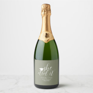 Étiquettes Pour Bouteilles De Vin Mousseux Moderne Sage Green Fonts Élégants Grad Party