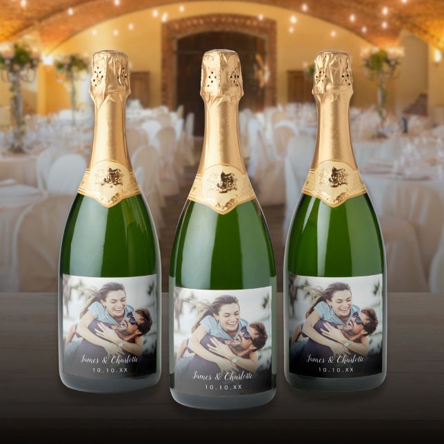 Étiquettes Pour Bouteilles De Vin Mousseux Nom du script photo personnalisé Date Moderne (Personalized Photo Script Name Date Modern Sparkling Wine Label)