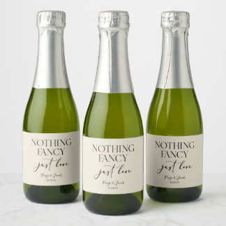 Étiquettes Pour Bouteilles De Vin Mousseux Nothing Fancy Just Love Minimalist Casual Wedding