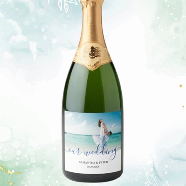 Étiquettes Pour Bouteilles De Vin Mousseux Photo personnalisée Mariage de plage moderne (Celebrate your special day with a custom photo modern beach wedding sparkling wine label.  )