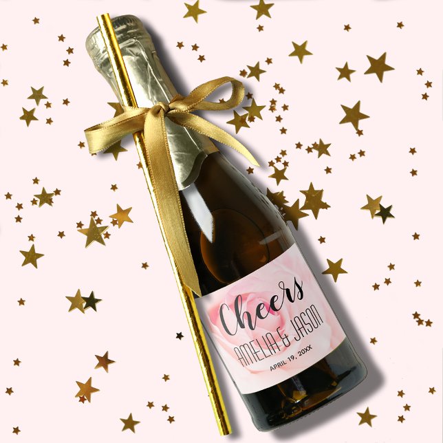 Étiquettes Pour Bouteilles De Vin Mousseux Salutations sur rose pâle Rose Mariage Mini (Cheers on pale pink blooming rose mini champagne bottle labels, give as favor or for you to serve)
