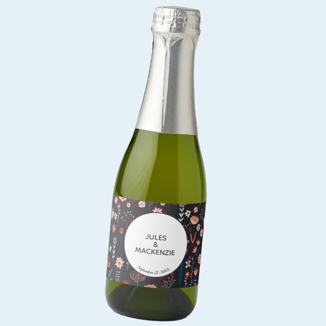 Étiquettes Pour Bouteilles De Vin Mousseux Scandinave Fleurs d'été Mariage de Boho foncé (Dark floral Scandi personalized wedding wine label)