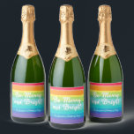Étiquettes Pour Bouteilles De Vin Mousseux Sois Joyeux et lumineux Rainbow Custom Christmas P<br><div class="desc">Belle bouteille de champagne de Noël arc-en-ciel étiquette dans des couleurs assez audacieuses qui dit Be Merry and Bright. Cadeaux de vacances à thème gay pride pour une famille LGBTQ.</div>