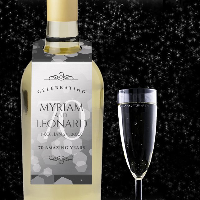 Étiquettes Pour Bouteilles Élégant 70e anniversaire de mariage en platine (70th wedding anniversary bottle hanger with champagne flute on a starry night sky.)