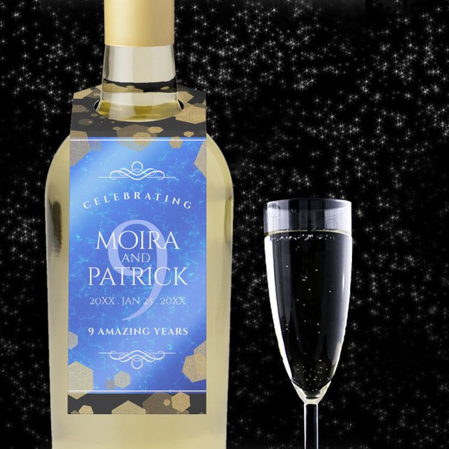 Étiquettes Pour Bouteilles Élégant 9e anniversaire Mariage Lapis Lazuli (9th wedding anniversary bottle hanger with champagne flute on a starry night sky.)