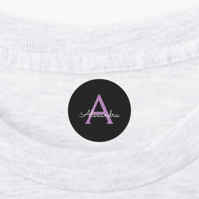 Étiquettes Purple Black Script Girl Nom du monogramme (Apposé)