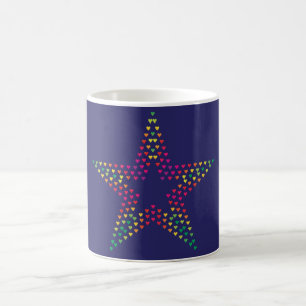 étoile faite avec des cœurs sur une tasse