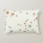 Étoiles coussin en rose et gris neutre<br><div class="desc">Vibes célestes...  étoiles design en rouille,  mauve et gris avec un arrière - plan crème.</div>