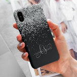 Coque iPhone Glam Black Silver Parties scintillant Nom du monog<br><div class="desc">Coque iphone Monogramme élégant de Parties scintillant en argent noir glam. Personnalisez facilement ce design branché de boîtier de téléphone chic avec une élégante parties scintillant brillante argentée sur un arrière - plan noir. Le design comprend votre monogramme manuscrit avec de jolis tourbillons et nom.</div>