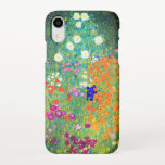 Coque iPhone Jardin aux fleurs Gustav Klimt<br><div class="desc">coque iphone avec la peinture à l’huile de Gustav Klimt Jardin aux fleurs (1906). Un beau jardin de fleurs violettes,  rouges,  blanches,  bleues et oranges. Un grand cadeau pour les amateurs d'art Art Nouveau et autrichien.</div>