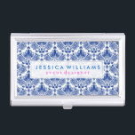Étui Pour Cartes De Visite Bleu et blanc Vintage Damas Floral Motif<br><div class="desc">Elégant bleu royal et blanc vintage damas à fleurs motif. Modèle de porte-carte de visite entièrement personnalisable.</div>
