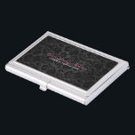 Étui Pour Cartes De Visite Damas Vintages floraux monochromatiques et noirs<br><div class="desc">Elégant monochromatique noir monochromatique vintage damas floraux modèle de carte de visite motif entièrement personnalisable. Accentuation de police rose suggérée. Disponible sur d'autres produits.</div>