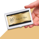Étui Pour Cartes De Visite Détenteurs de cartes d'affaires de beauté classiqu<br><div class="desc">Coque de carte de visite de beauté brillant en couleur or monogramme nom emblème vous pouvez faire votre propre en ajoutant votre nom,  nom de société ou initiales. Conçu pour n'importe quel consultant en beauté,  coiffeur ou maquilleur et présente vos cartes de visite de manière élégante.</div>
