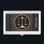 Étui Pour Cartes De Visite Droit | Scales de justice | Personnaliser<br><div class="desc">Avocat professionnel Détenteurs de cartes d'affaires. Présenté dans un faux look en cuir avec les échelles de symbole de justice prêt pour vous à personnaliser. REMARQUE : SEULEMENT CHANGER LES ZONES MODÈLES NÉCESSAIRES! 😀 Si nécessaire, vous pouvez supprimer le texte et commencer à ajouter le texte et la police que...</div>