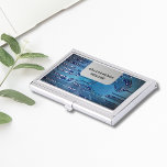 Étui Pour Cartes De Visite Elegant Blue Computer Circuit Board High Tech<br><div class="desc">Porte carte de visite avec une photo de studio professionnel d'un circuit imprimé d'ordinateur. Vous pouvez l'associer à des cartes de visite.</div>