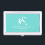Étui Pour Cartes De Visite Robin Oeuf Bleu minimaliste Swan<br><div class="desc">Une belle esthétique minimaliste utilisant un logo cygne avec votre nom et informations d'affaires. Le logo et le type de cygne blanc contrastent bien avec la couleur arrière - plan bleu oeuf rouge. Présenté ici comme un porte-carte de visite maquilleur, ce design fonctionne bien pour les salons de cheveux et...</div>